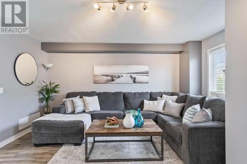 31 - 7284 Bellshire Gate, Mississauga, ON - Indoor Photo Showing Living Room