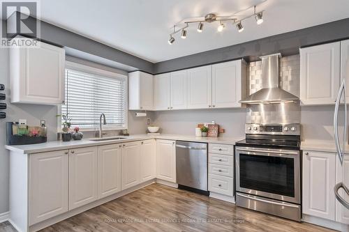 31 - 7284 Bellshire Gate, Mississauga, ON - Indoor Photo Showing Kitchen With Stainless Steel Kitchen