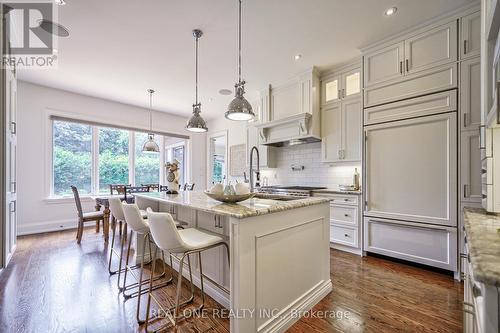 190 Maplewood Road, Mississauga, ON - Indoor Photo Showing Kitchen With Upgraded Kitchen