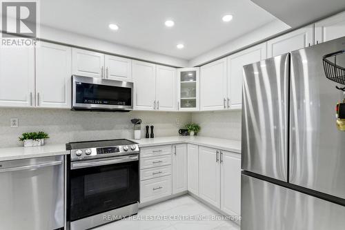 308 - 24 Hanover Road, Brampton, ON - Indoor Photo Showing Kitchen With Upgraded Kitchen