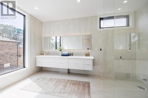 1032 West Avenue, Mississauga, ON - Indoor Photo Showing Bathroom