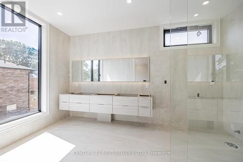 1032 West Avenue, Mississauga, ON - Indoor Photo Showing Bathroom