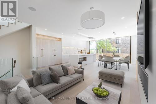 1032 West Avenue, Mississauga, ON - Indoor Photo Showing Living Room