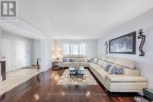 52 Blacktoft Drive, Toronto, ON - Indoor Photo Showing Living Room