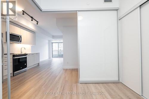 1010 - 286 Main Street, Toronto, ON - Indoor Photo Showing Kitchen