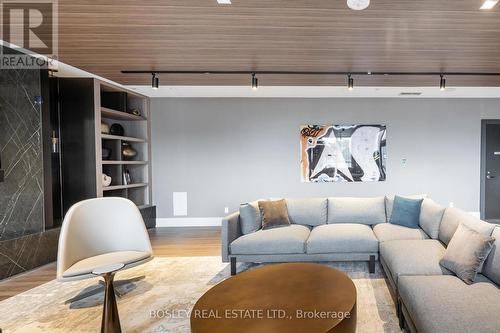 1010 - 286 Main Street, Toronto, ON - Indoor Photo Showing Living Room