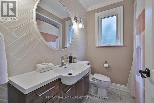 261 Zelda Crescent, Richmond Hill, ON - Indoor Photo Showing Bathroom