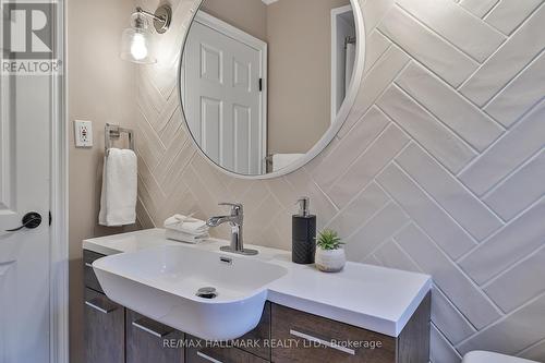 261 Zelda Crescent, Richmond Hill, ON - Indoor Photo Showing Bathroom