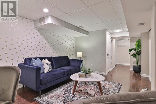 261 Zelda Crescent, Richmond Hill, ON - Indoor Photo Showing Living Room