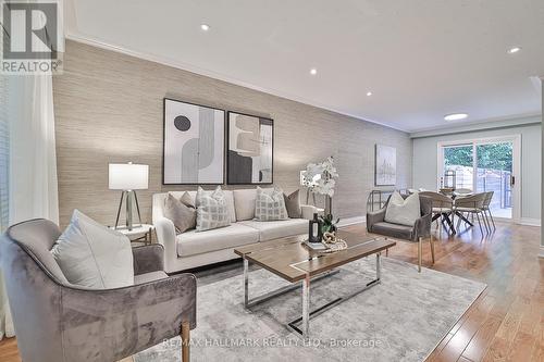 261 Zelda Crescent, Richmond Hill, ON - Indoor Photo Showing Living Room