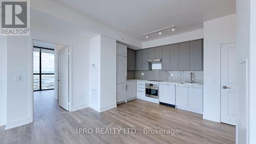 3308 - 2916 Highway 7 Avenue, Vaughan, ON - Indoor Photo Showing Kitchen