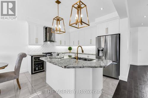 2 Leith Drive, Bradford West Gwillimbury, ON - Indoor Photo Showing Kitchen With Double Sink With Upgraded Kitchen