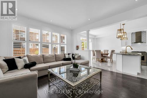 2 Leith Drive, Bradford West Gwillimbury, ON - Indoor Photo Showing Living Room