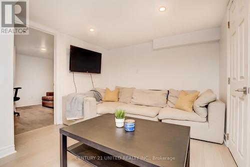 650 Rogers Street, Peterborough, ON - Indoor Photo Showing Living Room