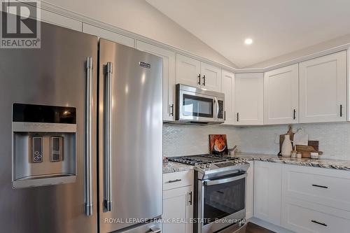 484 Ennis Road, Smith-Ennismore-Lakefield, ON - Indoor Photo Showing Kitchen With Upgraded Kitchen