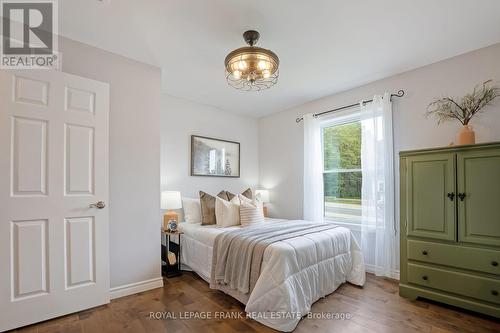 484 Ennis Road, Smith-Ennismore-Lakefield, ON - Indoor Photo Showing Bedroom