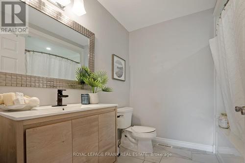 484 Ennis Road, Smith-Ennismore-Lakefield, ON - Indoor Photo Showing Bathroom