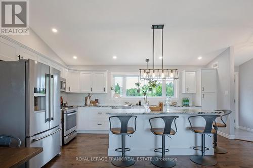 484 Ennis Road, Smith-Ennismore-Lakefield, ON - Indoor Photo Showing Kitchen With Upgraded Kitchen