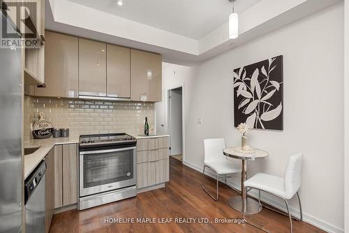 426 - 52 Forest Manor Road, Toronto, ON - Indoor Photo Showing Kitchen