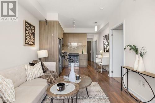 426 - 52 Forest Manor Road, Toronto, ON - Indoor Photo Showing Living Room