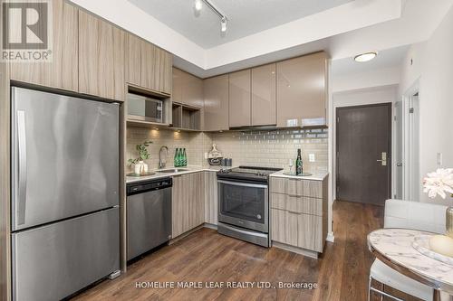 426 - 52 Forest Manor Road, Toronto, ON - Indoor Photo Showing Kitchen With Upgraded Kitchen