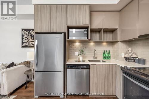 426 - 52 Forest Manor Road, Toronto, ON - Indoor Photo Showing Kitchen