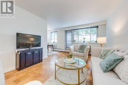 109 - 158 Crescent Road, Toronto, ON - Indoor Photo Showing Living Room