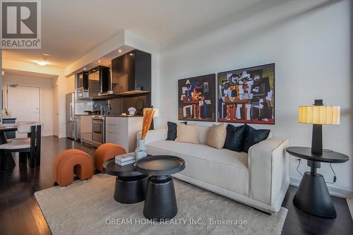 2017 - 121 Mcmahon Drive, Toronto, ON - Indoor Photo Showing Living Room