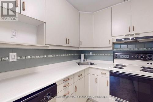 201 - 160 The Donway West, Toronto, ON - Indoor Photo Showing Kitchen