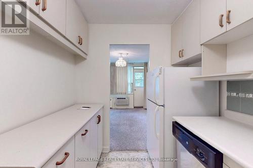 201 - 160 The Donway West, Toronto, ON - Indoor Photo Showing Kitchen