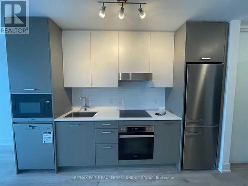 906 - 11 Lillian Street, Toronto, ON - Indoor Photo Showing Kitchen With Stainless Steel Kitchen