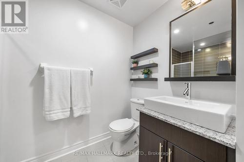 208 - 2756 Old Leslie Street, Toronto, ON - Indoor Photo Showing Bathroom