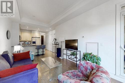 223 - 20 Burkebrook Place, Toronto, ON - Indoor Photo Showing Living Room