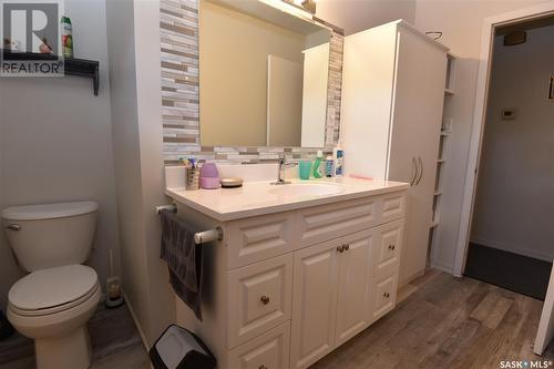 206 Pine Avenue, Nipawin, SK - Indoor Photo Showing Bathroom