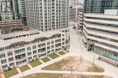 Th01 - 761 Bay Street, Toronto, ON - Outdoor With Facade