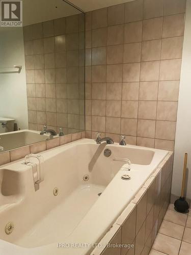 1502 - 130 Carlton Street, Toronto, ON - Indoor Photo Showing Bathroom