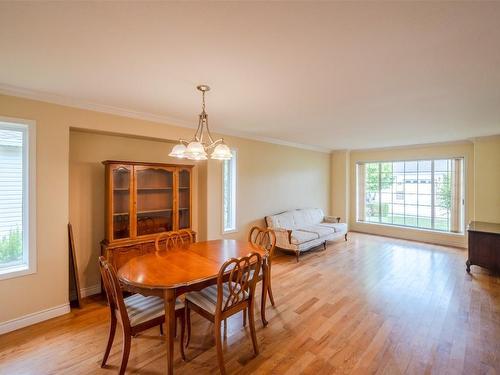 555 Red Wing Drive, Penticton, BC - Indoor Photo Showing Dining Room