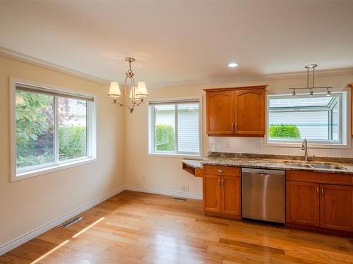 555 Red Wing Drive, Penticton, BC - Indoor Photo Showing Kitchen With Double Sink