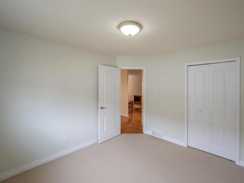 555 Red Wing Drive, Penticton, BC - Indoor Photo Showing Other Room