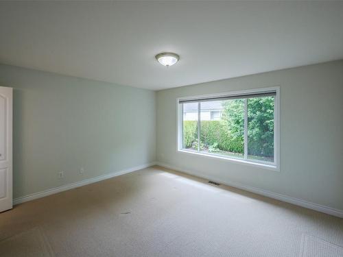 555 Red Wing Drive, Penticton, BC - Indoor Photo Showing Other Room