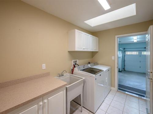 555 Red Wing Drive, Penticton, BC - Indoor Photo Showing Laundry Room