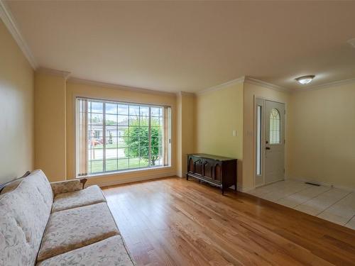 555 Red Wing Drive, Penticton, BC - Indoor Photo Showing Living Room