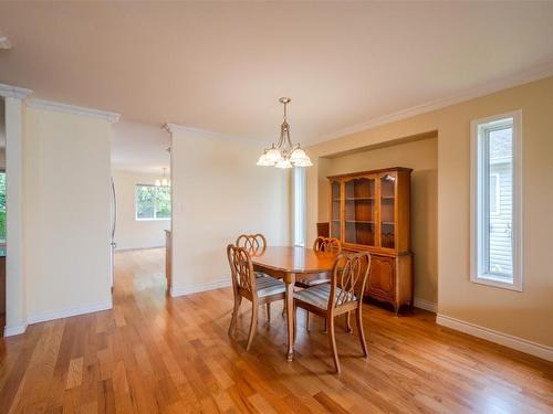 555 Red Wing Drive, Penticton, BC - Indoor Photo Showing Dining Room