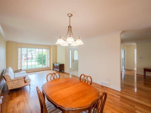 555 Red Wing Drive, Penticton, BC - Indoor Photo Showing Dining Room