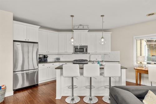 4305-4038 Pritchard Drive, West Kelowna, BC - Indoor Photo Showing Kitchen With Upgraded Kitchen