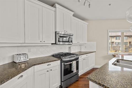 4305-4038 Pritchard Drive, West Kelowna, BC - Indoor Photo Showing Kitchen With Double Sink