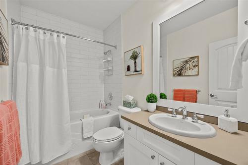 4305-4038 Pritchard Drive, West Kelowna, BC - Indoor Photo Showing Bathroom