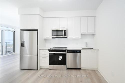 385 Winston Road|Unit #1005, Grimsby, ON - Indoor Photo Showing Kitchen