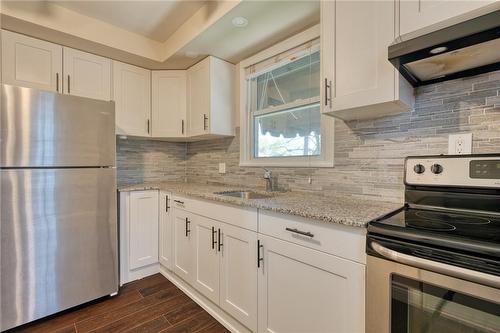 166 East 34Th Street, Hamilton, ON - Indoor Photo Showing Kitchen