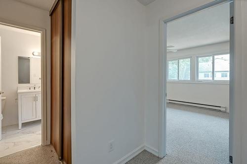 1427 Ester Drive, Burlington, ON - Indoor Photo Showing Other Room